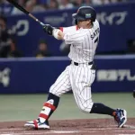 侍ジャパン　佐藤輝明が完璧な先制３ラン！内角低めを右翼席中段へ　打球速度１７９キロ＆飛距離１３１メートル　ベンチの大谷翔平も右手を挙げてたたえる