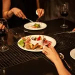 飲食店を悩ますインフルエンサー問題…「彼らはタダ飯を要求してくる…断ると店の誹謗中傷を始める」