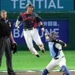 侍J鈴木誠也、新井監督の跳躍力が乗り移るｗｗｗ