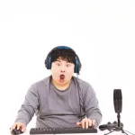【悲報】ゲーム実況者「ギャハハ！」（年収5000万）ゲームエンジニアワイ（年収600万）「...」