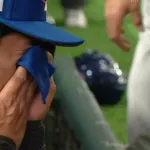 【WBC】台湾のキャプテン陳傑憲、骨折左手で執念のヘッスラ→スクイズで勝ち越しホームイン　試合終了後号泣…