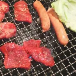 【朗報】婚活女性「男の生活レベルを知るには、焼肉に行きましょう。牛角に連れて行く男は論外」