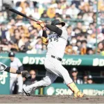 阪神　育成捕手の嶋村が“プロ1号”甲子園の右翼スタンドへアピール止まらない 支配下へまた前進