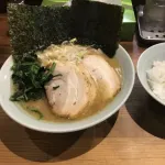 ラーメン屋でライス頼まない奴は、人生の半分損してる