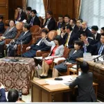 中道小川「WBC見に行った大臣は手を挙げろ！」3人「(ｽｯ」小川「危機管理上大問題だッ！！！」