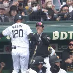 野手転向の西純矢、ウィンゲンターから決勝タイムリー！ 藤川監督も笑顔