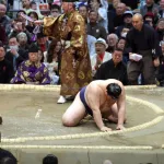 【相撲】大の里がまさかの３連敗にぼう然　４秒四つんばいから立ち上がれず　綱取りの安青錦は２勝目　豊昇龍、琴桜は３連勝