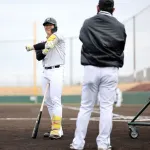 千葉魂　山本、貴重な経験糧に　侍ジャパン　カブス鈴木に質問攻め　千葉ロッテ（第５１２回）