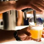 【謎】生ビール（ジョッキ）がある店でわざわざ瓶ビールを頼む人がかなり多くいる理由ｗｗｗｗｗｗｗｗｗｗ