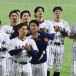 【悲報】村上宗隆の天覧試合での腕組み問題、緊急ミーティングに発展ｗｗｗｗ