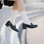 【悲報】令和キッズさん、女子高生のスカート内を盗撮してしまう・・・・・・・・・・・・・・・