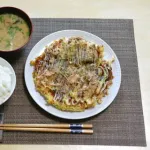 日本人「関西人はご飯のオカズに粉もの食べて頭おかしい。炭水化物に炭水化物じゃん」