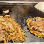 【悲報】日本人「関西人はご飯のオカズに粉もの食べて頭おかしい。炭水化物に炭水化物じゃん」