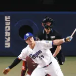 【中日】細川成也、2試合連発の先制3ラン！ 泳ぎながらもウイング席に着弾！！