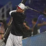 【悲報】佐藤輝明さん、初の外野起用で失点に絡むエラー&遠投ミスで日本敗退へ・・・・・・・
