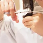 【悲報】自分で髪切ってるやつwwwwwwwwwwwwwwww