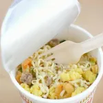 【悲報】コンビニでカップ麺にお湯入れて歩いてどっか行く奴の正体ｗｗｗｗｗｗｗｗｗｗｗｗｗｗｗｗ