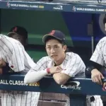 【悲報】大谷翔平さん、終盤負けてるのにベンチでヘラヘラ笑って謎のポーズまでしてしまう…