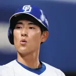 中日上林が途中交代　走塁で脚を痛めたか