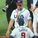 【WBC】米国主将・ジャッジ、銀メダル受け取るもすぐに首から外す…　準優勝に沈痛「当然がっかりしている」　決勝では屈辱の無安打3三振