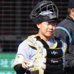 一軍のマスクを被った嶋村、守備の方が怪しい模様