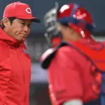 【鬼】カープ石原貴規に新井監督が苦言「サインミスをする選手は使えない」バント→ヒッティングで併殺打