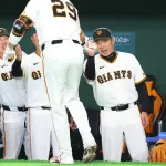【悲報】巨人阿部監督、ルーキー皆川にバットを短く持ってコンパクトに打つようフォーム改造wwwwwwww