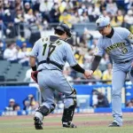阪神・岩崎優　守護神万全3人斬り「先は長い焦らずに」OP戦防御率0・00　開幕へ視界良好