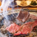 【悲報】お前ら、なぜ肉を生で食べてはいけないのかを説明できない