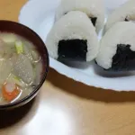 熱々の豚汁と炊きたておにぎり😌