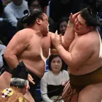 【相撲】春場所13日目　霧島が3度目Vに王手　王鵬下し1敗死守　琴勝峰敗れ2敗勢消える　安青錦は琴桜との大関対決制す