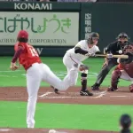 巨人・竹丸和幸が2死からの打席でバント　阿部慎之助監督も拍手