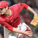カープ・ターノックが野手顔負けのヒット！「プロ入りできなければ大学は野手だった」