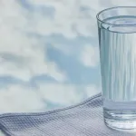 【悲報】自称健康志向「水2リットル毎日飲め」←これｗｗｗｗｗｗｗｗｗｗｗｗｗｗｗ