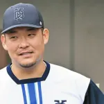 DeNA筒香嘉智の「開幕1軍」を相川監督が明言！ 上半身の不安払拭へ雨のナイター練習でノック
