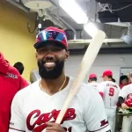 【ぐう聖】カープターノック、島内を励ます。ファビとは笑顔で2ショット