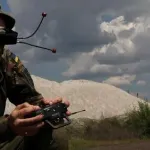 【動画】ドローンさん、時速150キロで兵士を追いかけ回してあの世送りにしてしまう・・・・・・・・・