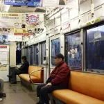 【悲報】「電車内でジャンプしたら自分だけ空中に残るから大惨事になる」とかいうやつｗｗｗｗｗｗｗｗｗｗ