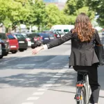 4月から自転車の「ハンドサインが義務化」と聞きました。習ったこともないですし危ないですよね？