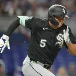 村上宗隆はメジャータイ記録のデビュー４戦連続本塁打ならずも４戦連続安打　チームは今季初勝利