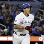 ブルージェイズ・岡本和真が判定変更で２戦連発２号ソロ！三塁打→リプレー検証で判定が一転　１５９キロ強振、本拠地大歓声