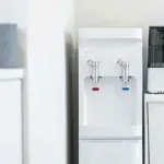 【悲報】社員「派遣さんはウォーターサーバー使わないでね～」ワイは剣「えっ…」ｗｗｗｗｗｗｗｗｗｗ