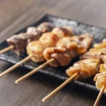 焼き鳥でたれ皮好きな奴www