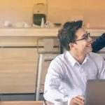 【画像】Z世代新人さん、ガム噛んでたら上司に頭叩かれブチ切れ→椅子蹴っ飛ばしてそのまま行方不明にｗｗｗｗｗｗｗｗｗｗ