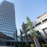 【悲報】KDDI社長「2400億円の架空取引は全て子会社の社員2人がやりました」ｗｗｗｗｗｗｗｗｗｗ