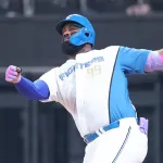 【日本ハム】かかと痛で途中交代のレイエス「ダイジョウブ」「アシタ、アル」大事を取って交代 軽症強調