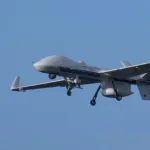 【悲報】専守防衛の日本さん、敵の射程圏外から攻撃できる無人機を導入してしまうｗｗｗｗｗｗｗｗｗｗ