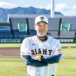 【悲報】巨人阿部監督、9回1点ビハインドで2年3億のFA戦士にバントさせてしまうｗｗｗｗｗｗｗｗｗｗ