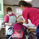【悲報】愛国者「介護や製造業を月収50万で募集すれば外国人いらなくなる」ｗｗｗｗｗｗｗｗｗｗ