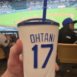 ドジャース「大谷カップ（1.3万）買えばジュース1日飲み放題だよ！」→大炎上→ドジャ「シーズン無料にするわ」